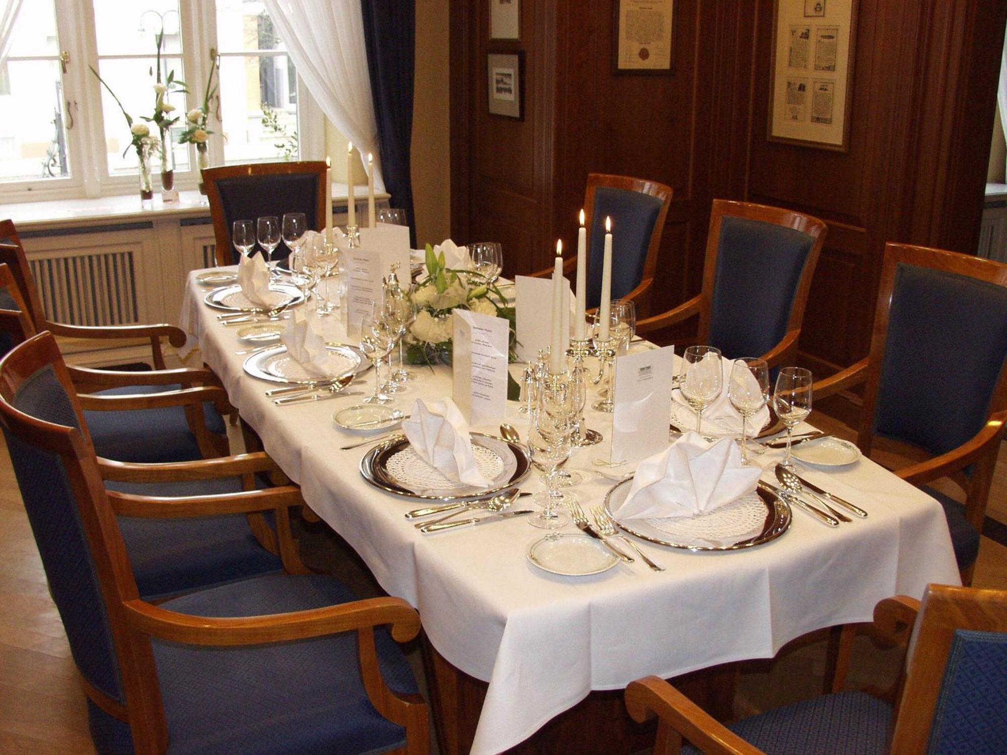Hotel Altes Gymnasium Husum  Esterno foto
