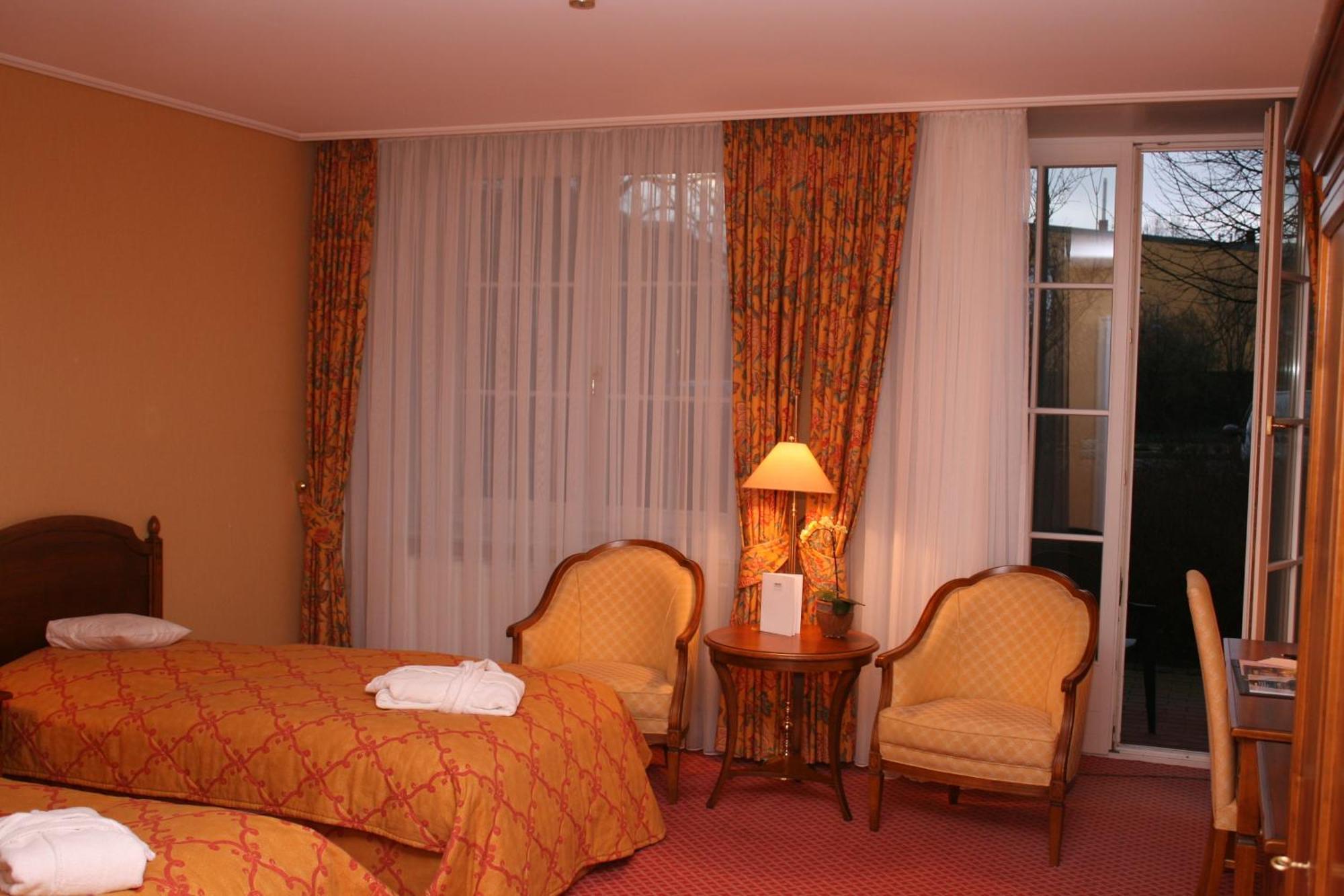 Hotel Altes Gymnasium Husum  Esterno foto
