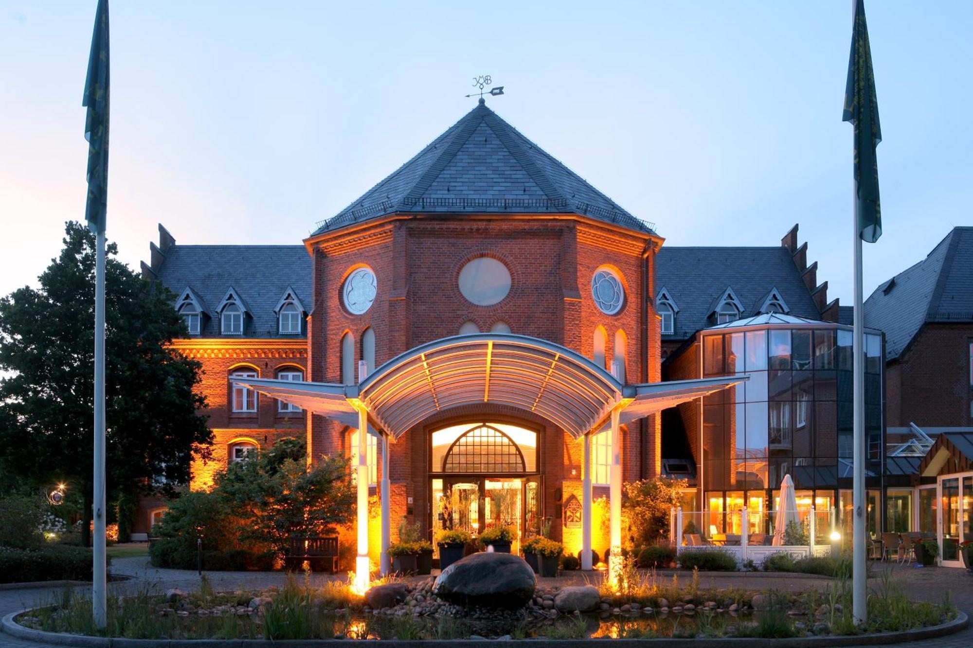 Hotel Altes Gymnasium Husum  Esterno foto
